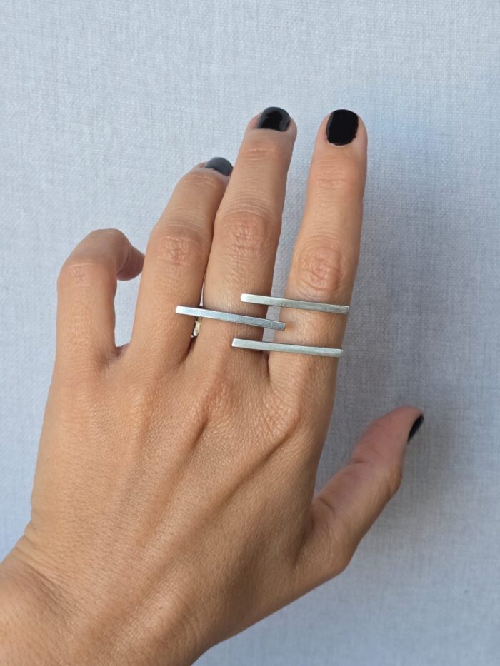 Anillo Laura